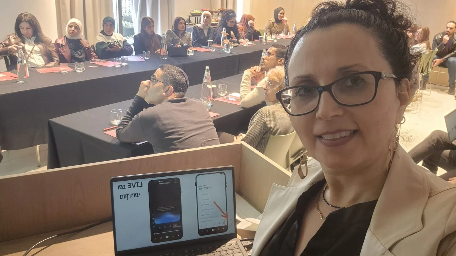 סדנת בינה מלאכותית — קרולינה למקה, הדגמה חיה של שיחה קולית עם AI