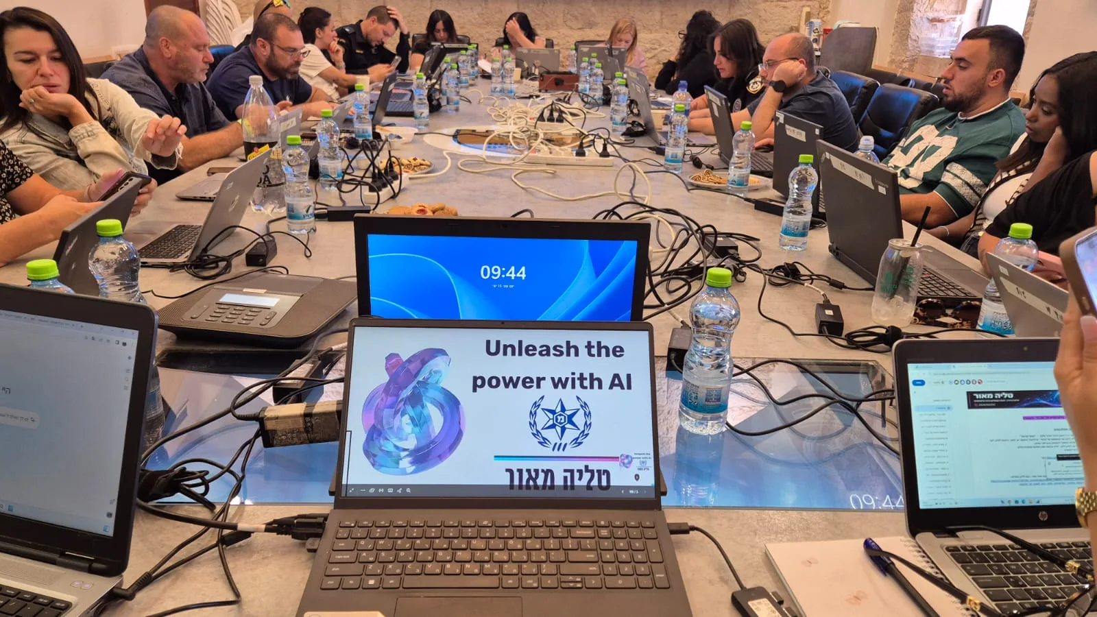 סדנת AI למשטרת ישראל — משתתפים בתרגול מעשי