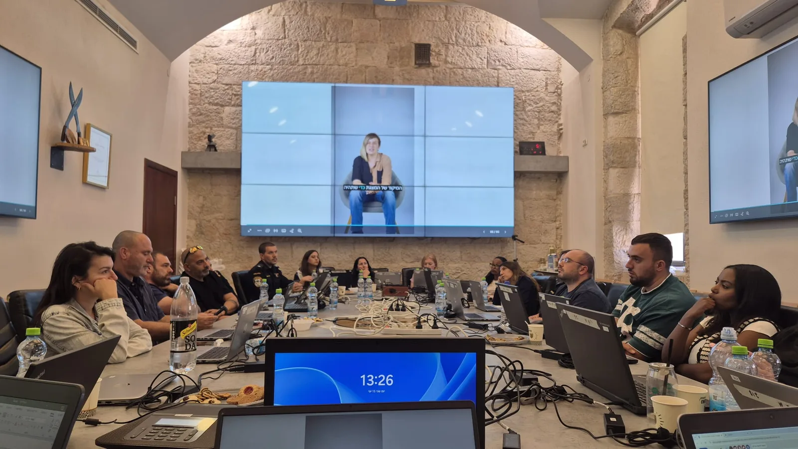 סדנת AI למשטרת ישראל — הדגמת וידאו AI בסדנה