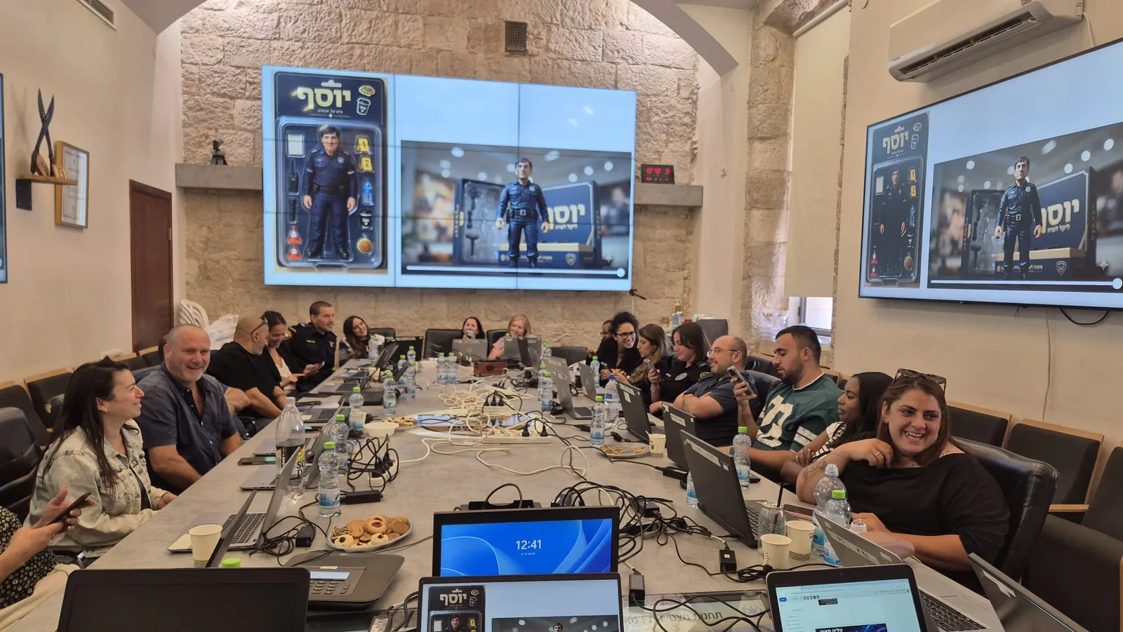 סדנת AI למשטרת ישראל — יצירת דמות בינה מלאכותית בסדנה