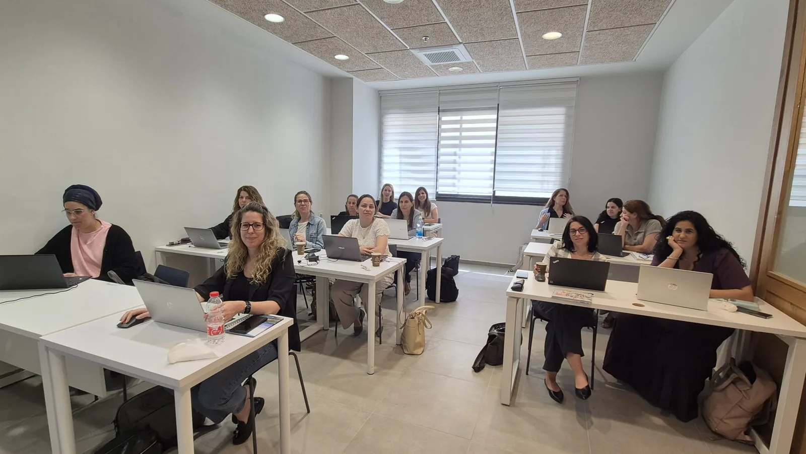 סדנת בינה מלאכותית — מועצה מקומית תפן, המשתתפות בכיתה